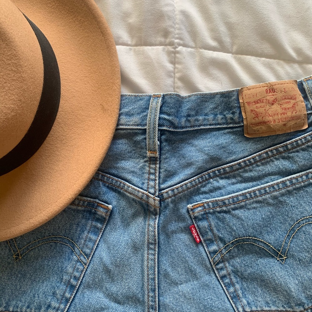 Levi’s 501 Denim Shorts- Medium Wash- 27